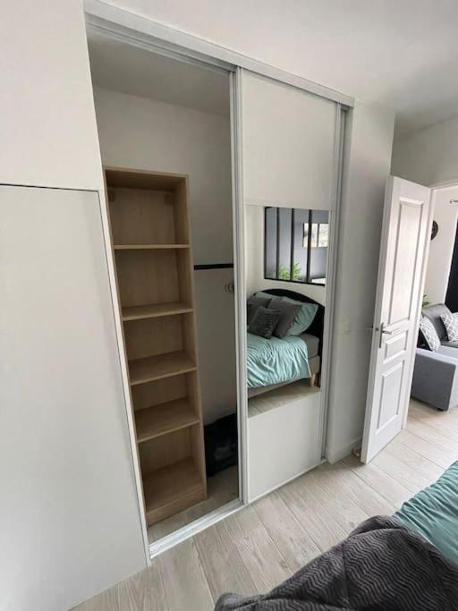 Appartement 1 Chambre Proche Gare Et Centre Ville Poissy Buitenkant foto