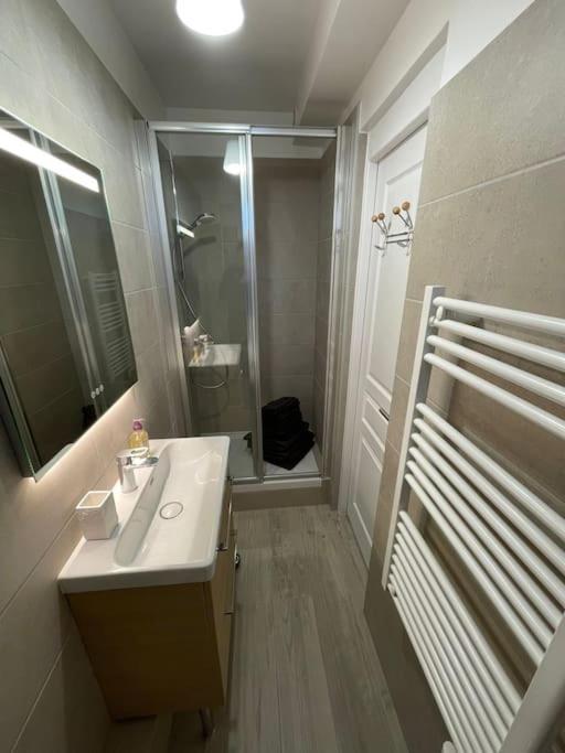 Appartement 1 Chambre Proche Gare Et Centre Ville Poissy Buitenkant foto